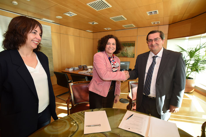 Diputación y Universidad proporcionarán dentista gratuito a personas en situación de especial necesidad de pequeños municipios 