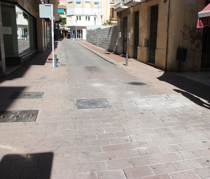 El área de Mantenimiento, Agricultura, Parques y Jardines mejorará el pavimento de la calle Catalanes
 