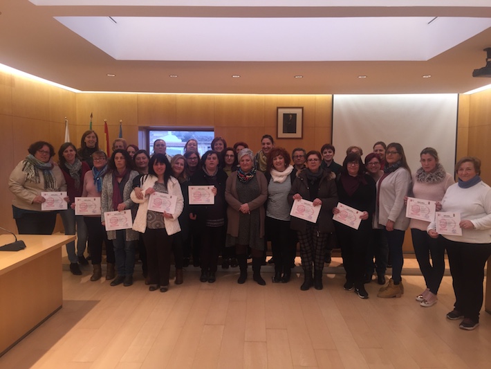 Medio centenar de mujeres de Órgiva se forman en Atención Higiénico-Sanitaria y Alimentaria