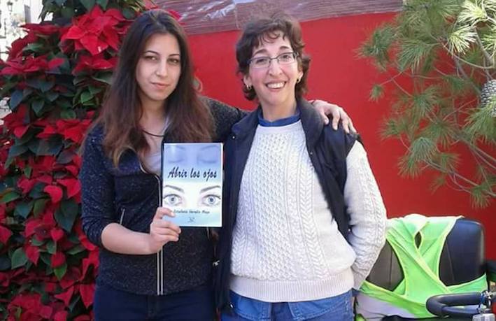 La joven escritora Estefanía Heredia Maya presenta esta tarde su libro Abre los ojos en Almuñécar.  
