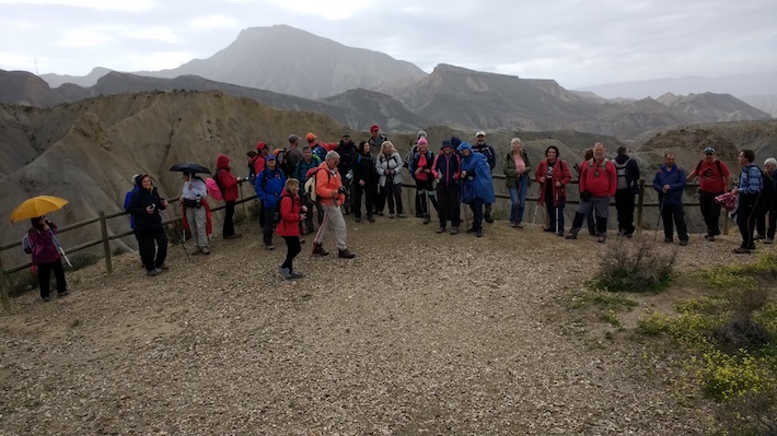 Casi medio centenar de senderistas de Almu��car recorrieron escenarios de pel�cula por tierras almeriense de Tabernas
