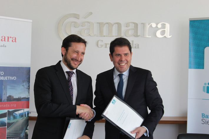 Cámara de comercio y Cajamar impulsarán la internacionalizacíon de las empresas granadinas