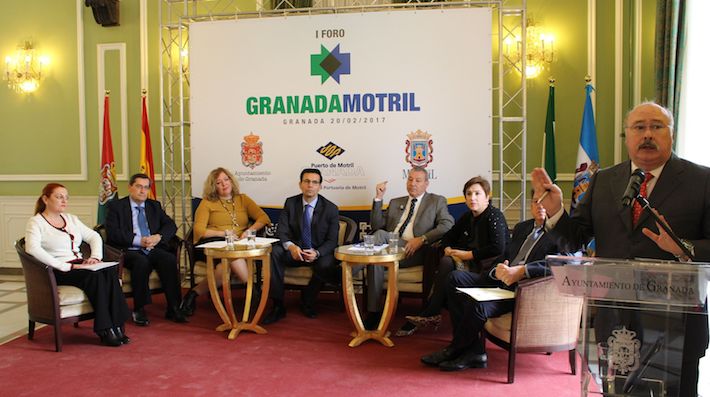 Mª Eugenia Rufino defiende en el I Foro Granada - Motril la singularidad de la provincia 

