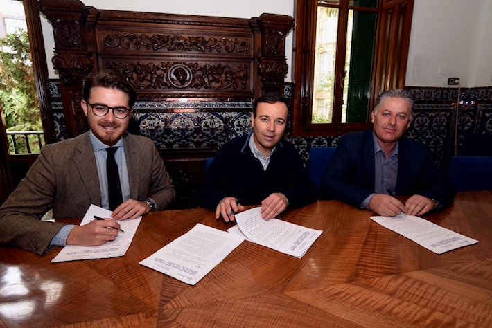 Junta, Diputación y Ayuntamiento de Freila firman un protocolo de actuación para recuperar el castillo