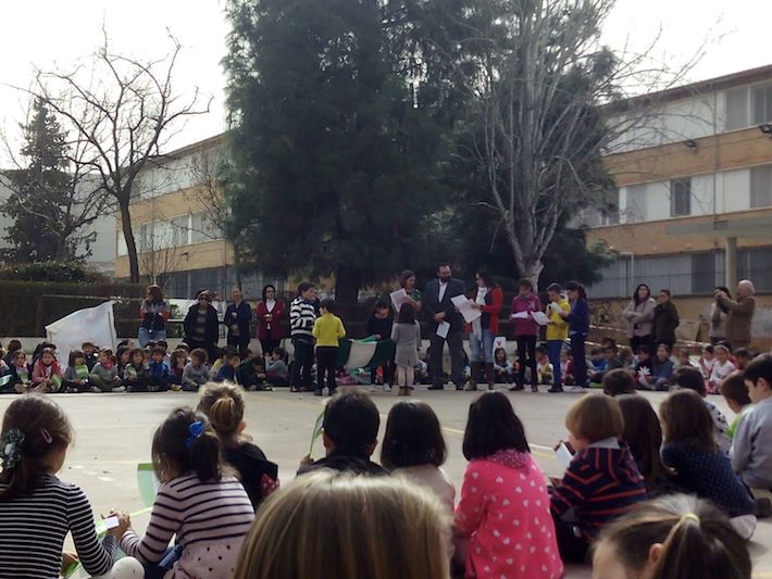 El colegio Sierra Nevada de la capital inaugura una exposición sobre la Granada Monumental con motivo del Día de Andalucía
