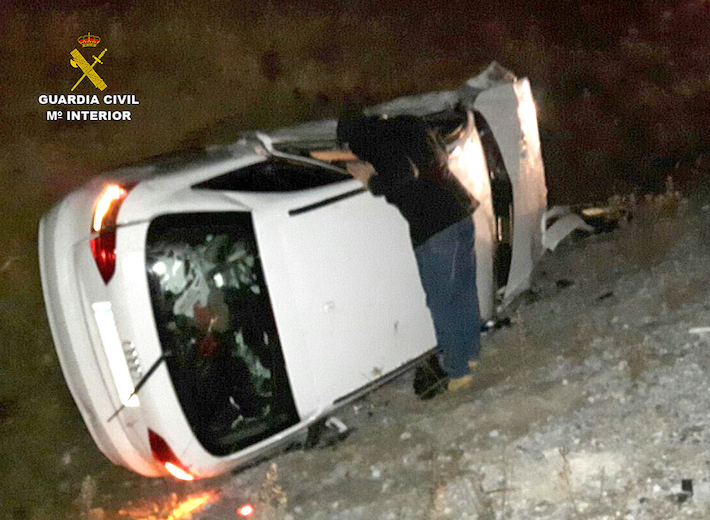 La Guardia Civil detiene a tres individuos que tirotearon a los ocupantes de un vehículo en la A-92 para robarles
