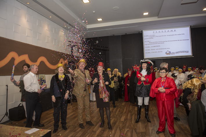 Usuarios de los 23 centros de participaci�n activa de Granada inundan de humor y s�tira el Carnaval de Mayores
