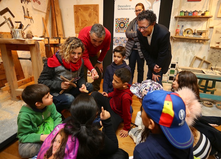 La Alhambra inaugura una exposici�n sobre talleres artesanos de cer�mica, piedra, yeso y madera