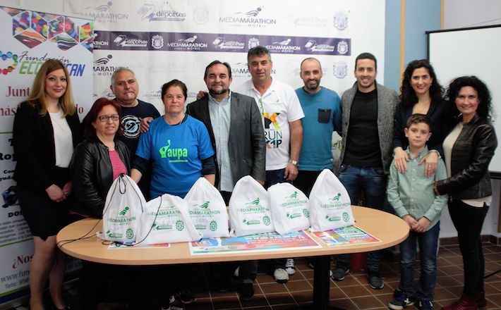 El área de Deportes entrega a AUPA más de 6.500 euros recaudados en la ‘Colour Run’
 