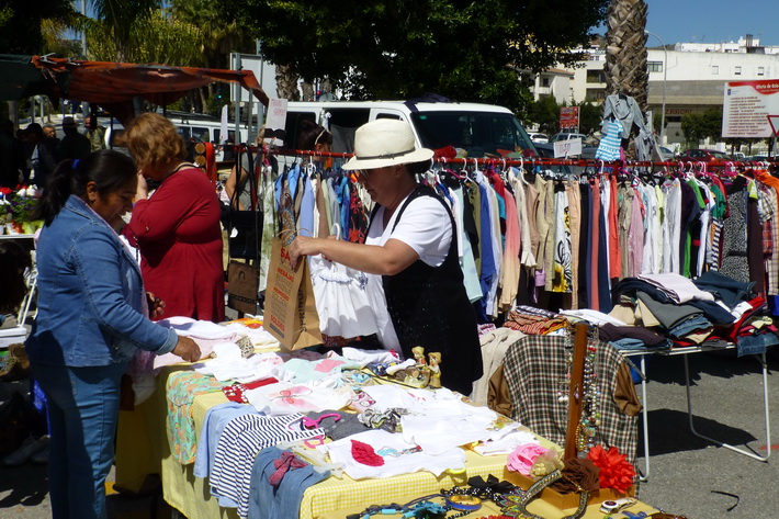 IU pide que se restablezca la venta de ropa usada en el Rastrillo de Almuñécar