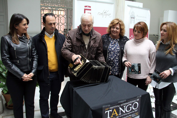 Los sones del bandoneón llegan a cuatro comarcas de la provincia