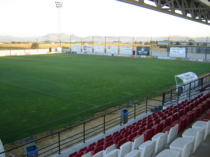 El Ayuntamiento de Armilla  saca a licitación las obras del campo de fútbol para la sustitución del césped natural por césped artificial y equipamiento