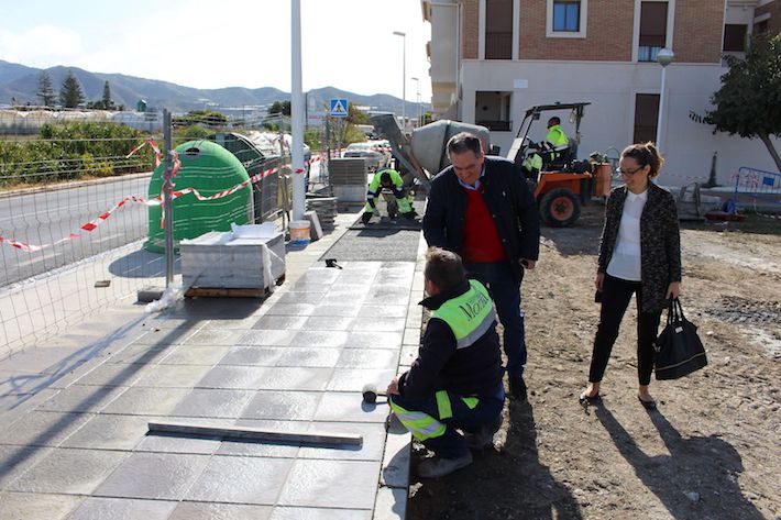 El Ayuntamiento realiza obras de mejora en el solar de entrada a Puntaln y el acceso a Las Ventillas
 