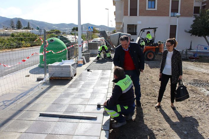 El Ayuntamiento realiza obras de mejora en el solar de entrada a Puntalón y el acceso a Las Ventillas
 