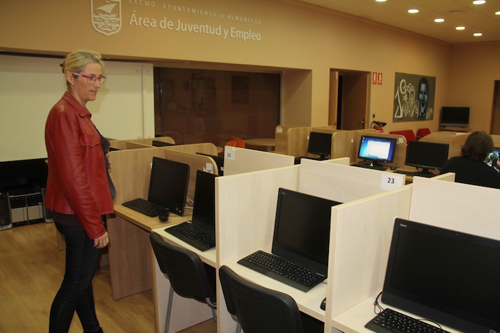 El Área de Fomento y Empleo colabora con la oferta 10 cursos  de formación online  para el sector comercio y turismo.