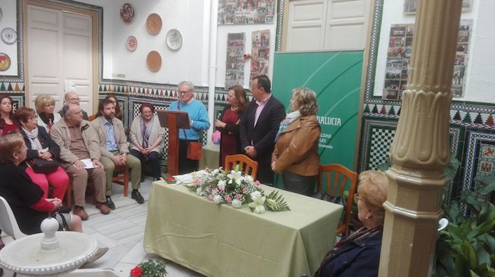 Cerca de un centenar de personas asiste a la entrega de diplomas del VII Certamen de Poesía de los Centros de Participación Activa 