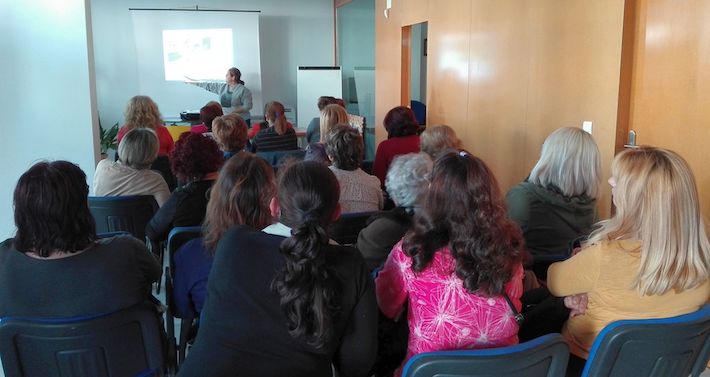 Usuarias de los Talleres de Adultos reciben información para la prevención del cáncer de cérvix
 