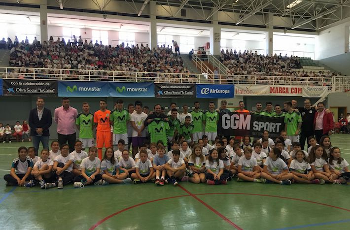 Ms de 900 escolares de Motril disfrutan del mejor ftbol sala nacional gracias a la Gira Megacracks