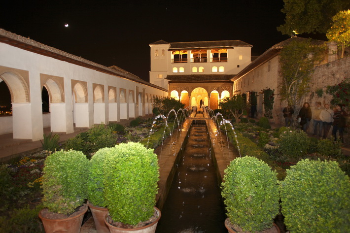 Visitas nocturnas gratuitas por el Generalife y talleres educativos para celebrar el Da de los Monumentos y Sitios