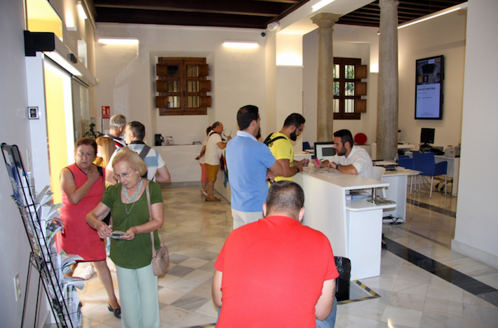 La oficina de información del Patronato Provincial de Turismo atiende a 6.527 viajeros durante la Semana Santa