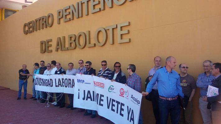 Concentración contra las agresiones en la cárcel de Albolote y por el deterioro de las condiciones laborales.