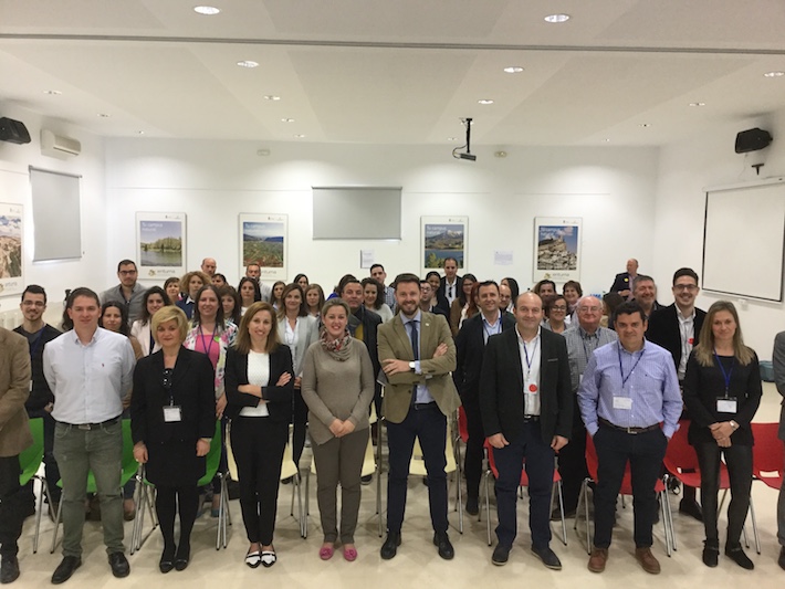 El 'Sem�foro Laboral' de la Lanzadera de Guadix sienta en la misma mesa a desempleados, empresarios y aut�nomos