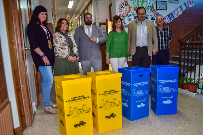 Un total de 40 centros educativos granadinos participan en el programa de sensibilizaci�n ambiental 'Recapacicla' de la Junta