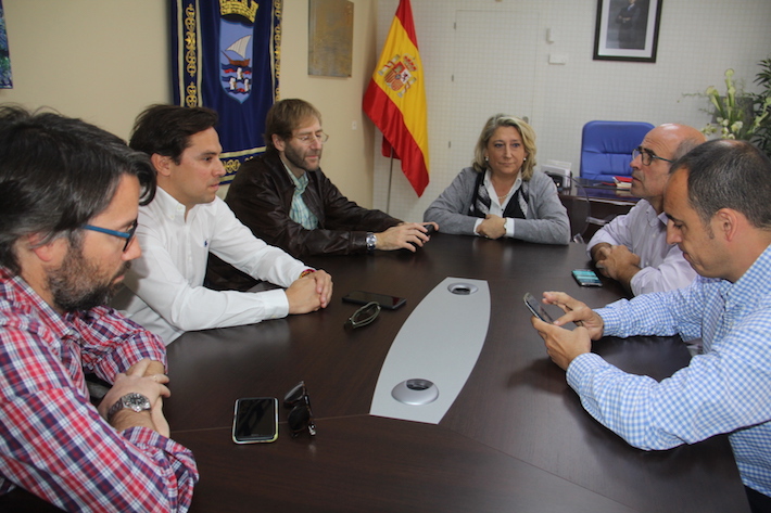 La Alcaldesa de Almucar ha expuesto las demandas del municipio sexitano al nuevo delegado provincial de Costas