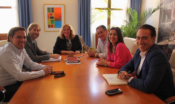 La alcaldesa de Motril y los tenientes de alcalde de Medio Ambiente y Playas se renen con el nuevo delegado provincial de Costas 
