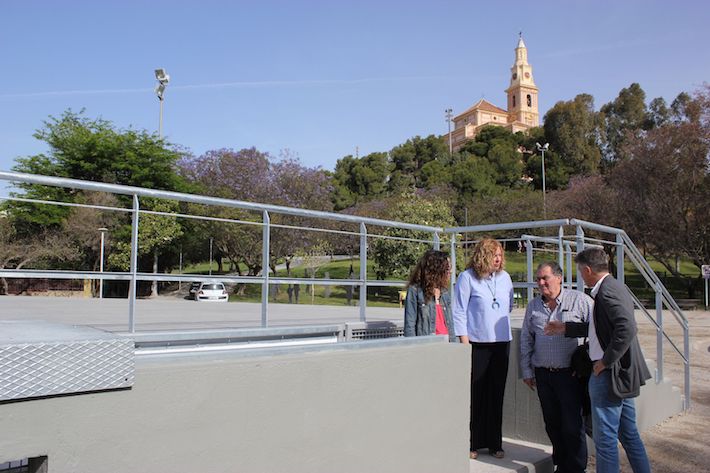 El Ayuntamiento renueva el escenario y la iluminación del entorno del escenario del Parque de los Pueblos de América