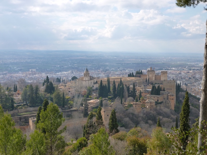 Senderistas de Almuñécar recorrerán este domingo los senderos  de la Alhambra y su entorno.
