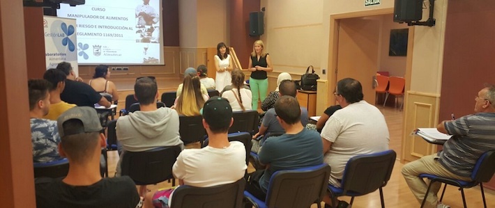 El Ayuntamiento de Almuñécar promueve un curso de manipulador de alimentos.