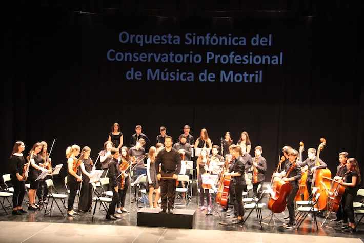 La Orquesta Sinf�nica de Conservatorio Profesional de Motril ofreci� un bello concierto en Almu��car
