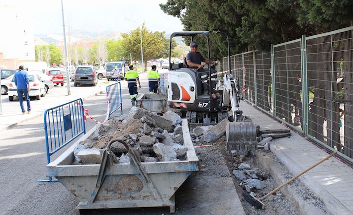 El Ayuntamiento acomete obras de mejora del acerado en la calle Cuartel de Simancas