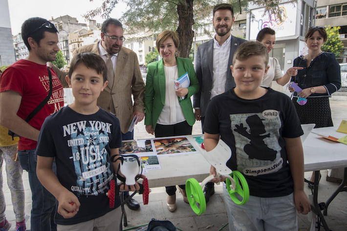 La V Feria del Emprendimiento reúne a 800 estudiantes de Granada que exponen sus productos empresariales