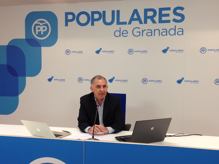 El PP da un �tir�n de orejas� a Jos� Entrena y saca adelante una moci�n
para que el gobierno de la Diputaci�n cumpla la legislaci�n en materia
de transparencia