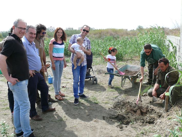 Familias de Motril y la Comarca, adems de La Alpujarra, participan este domingo en una nueva plantacin del Bosque de la Vida