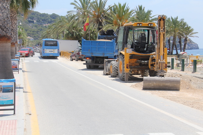 Esta semana se asfaltar el vial de la playa  de La Herradura afectado por las obras de canalizaciones. 