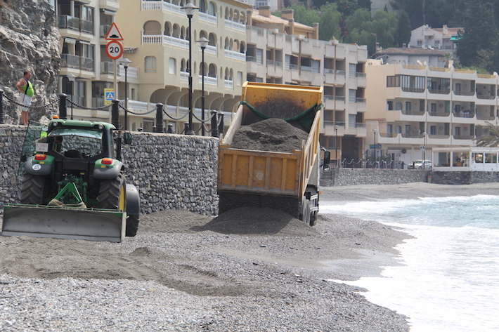 Costas finaliza hoy los trabajos de regeneracin de las playas de Cotobro y La Herradura