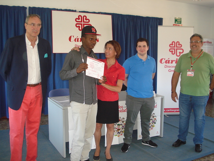 Cáritas clausura sendos cursos de formación para el empleo con la colaboración de empresas granadinas y facilita la inserción laboral de sus participantes

