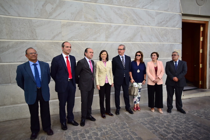 Rosa Aguilar anuncia que la Junta dará “absoluta prioridad” a las mejoras de la sede judicial de La Caleta de Granada