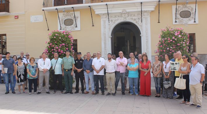 Motril recuerda a Miguel Ángel Blanco y a todas las víctimas del terrorismo en el 20 aniversario del asesinato, a manos de ETA, del concejal de Ermua