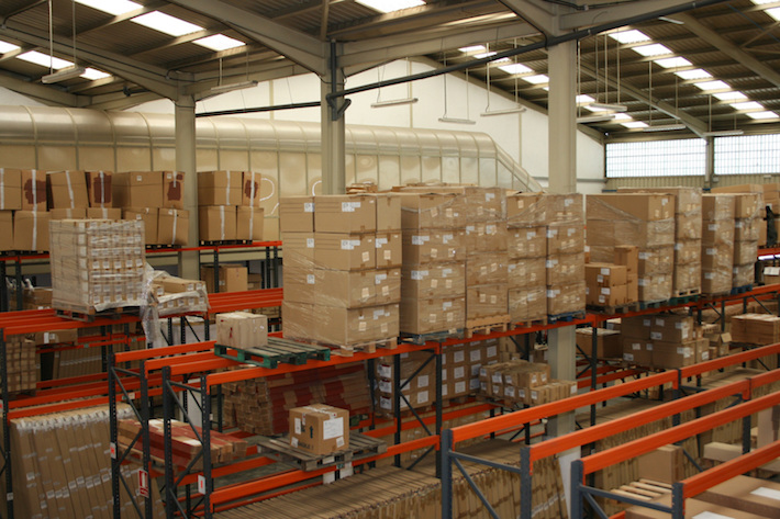 Educaci�n distribuye m�s de 3.000 toneladas de equipamiento entre los centros docentes para el pr�ximo curso escolar
