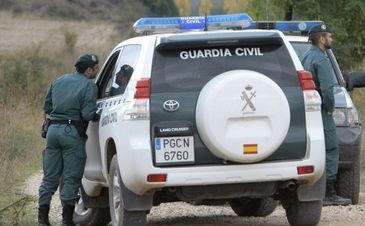 La Guardia Civil detiene a un conocido delincuente de Castell de Ferro por amenazar de muerte a su ex pareja con una hoz