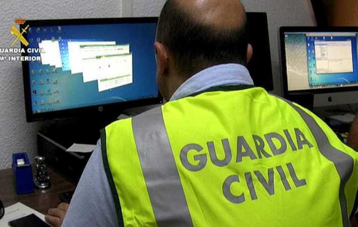 La Guardia Civil detiene a un joven en Almu��car por un delito de sexting