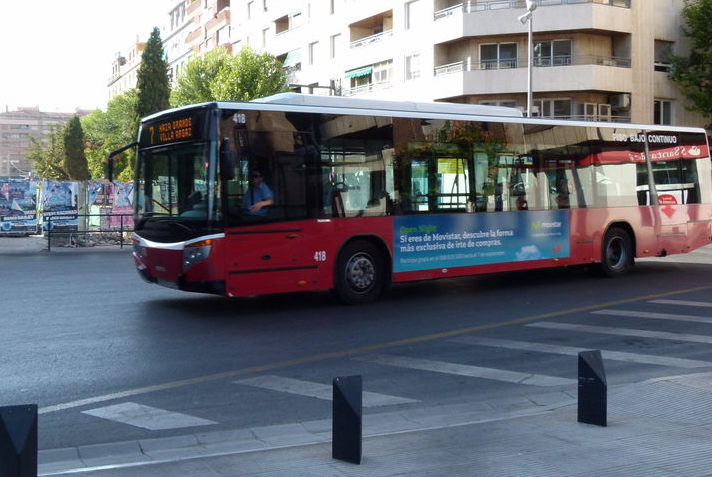 Granada se convierte en la ciudad con el autobús más caro de Andalucía, según el estudio realizado por FACUA