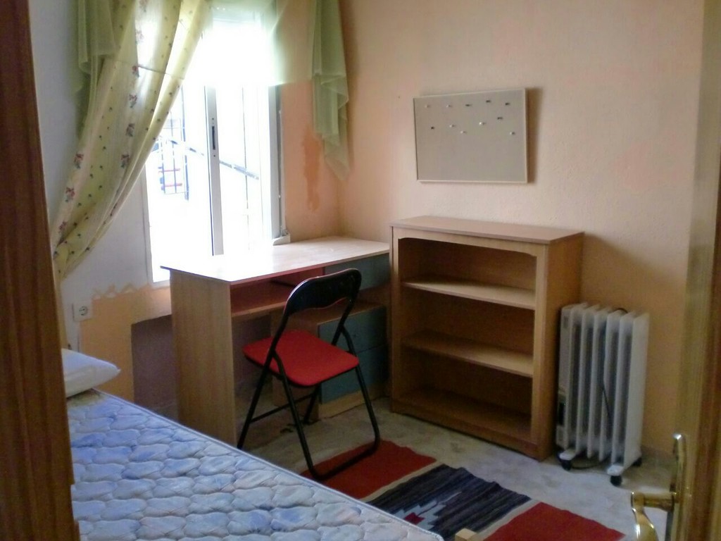 FACUA Granada ofrece cinco consejos para que los estudiantes universitarios eviten problemas al alquilar vivienda