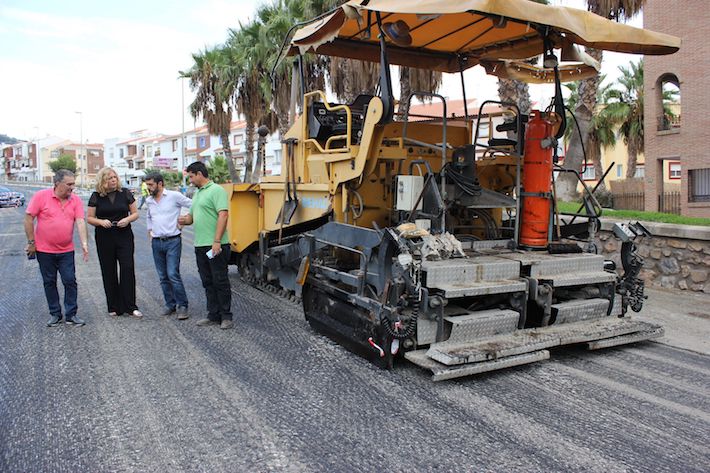 Avanzan a buen ritmo las obras de asfaltado de la Ronda de Poniente de Motril