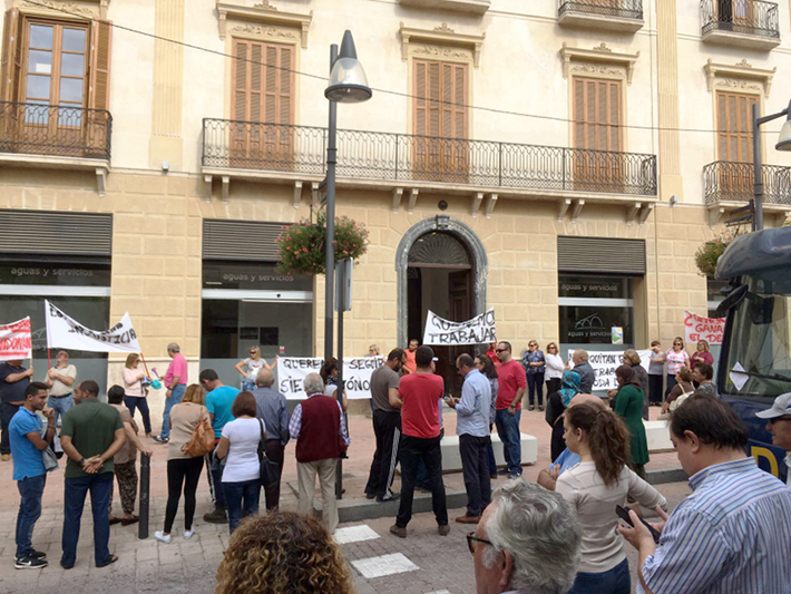 Agricultores afectados de Albuñol se concentran en Motril para pedir ayuda