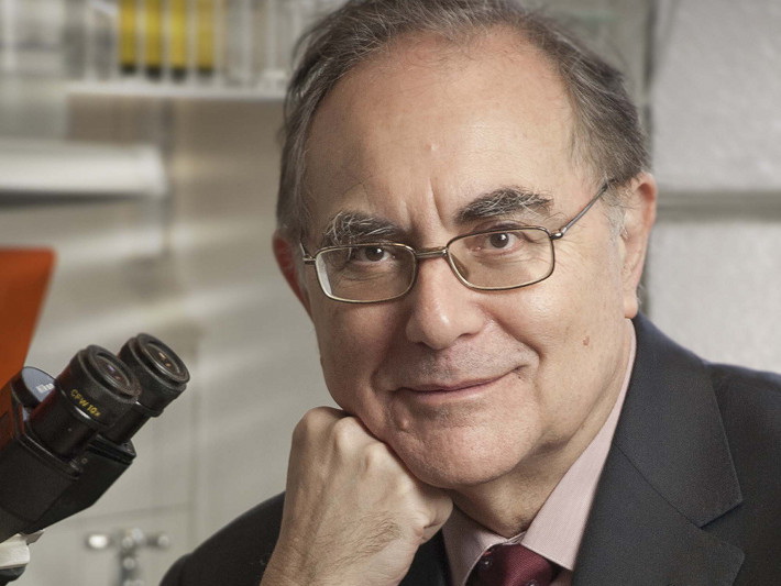 El catedrático de la UGR Antonio Campos, elegido uno de los 25 embajadores de la Medicina española